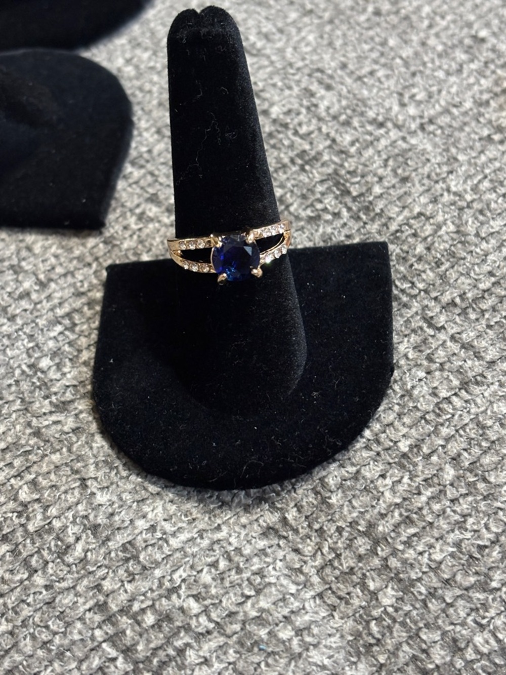Elegant Blue Sapphire-Cut Gold Ring with Accent Stones size 9